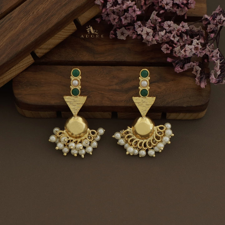 Golda Glossy Arrow Cluster Pearl Earring