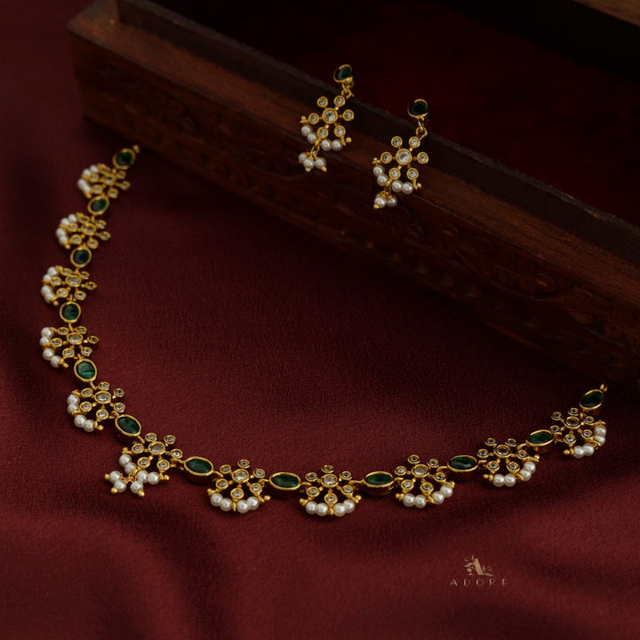 Dharani Pearl Short Neckpiece With Earring