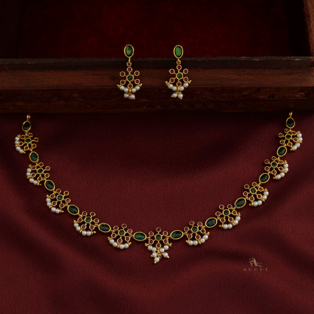 Dharani Pearl Short Neckpiece With Earring