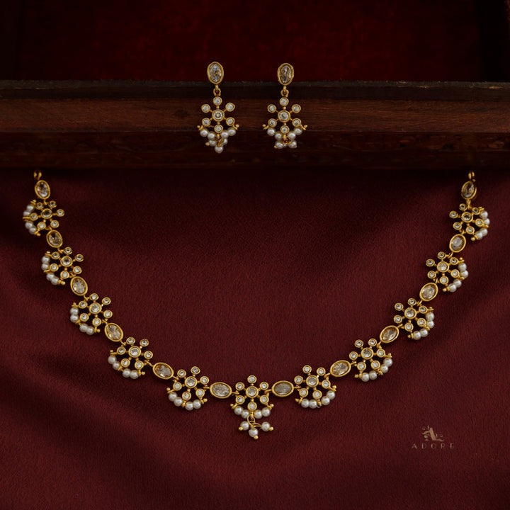 Dharani Pearl Short Neckpiece With Earring