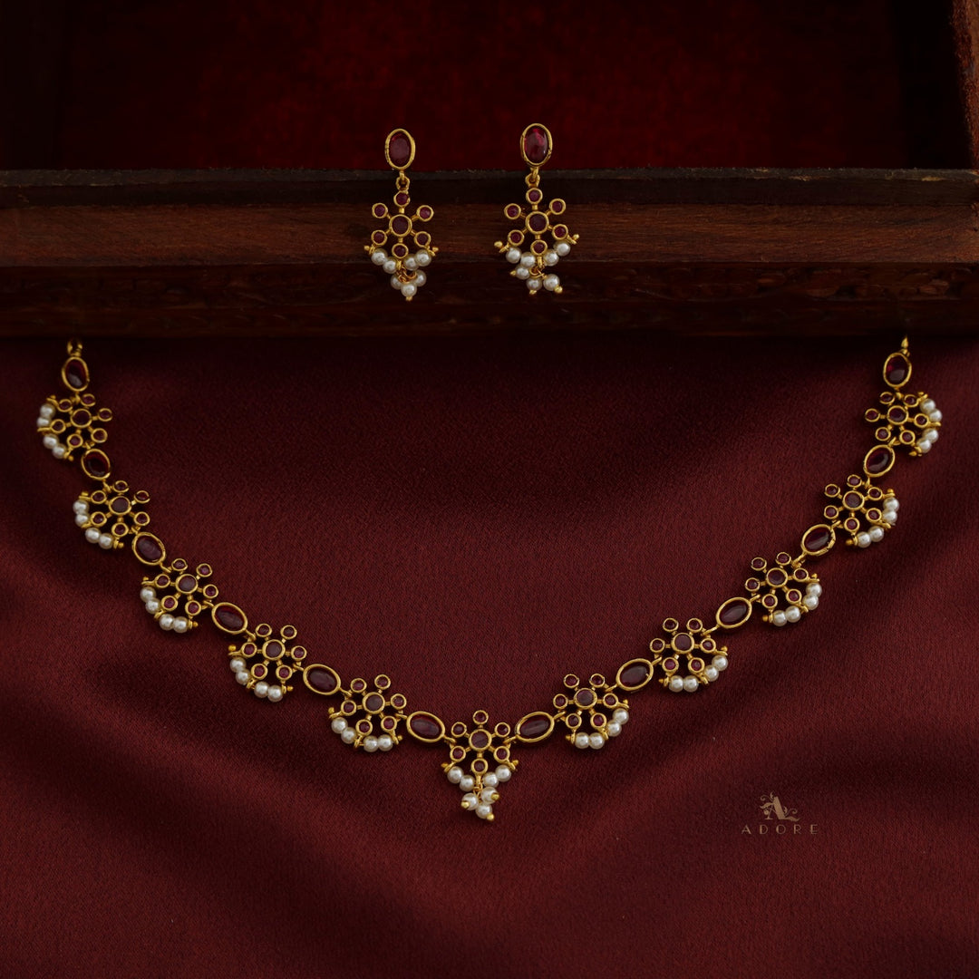 Dharani Pearl Short Neckpiece With Earring
