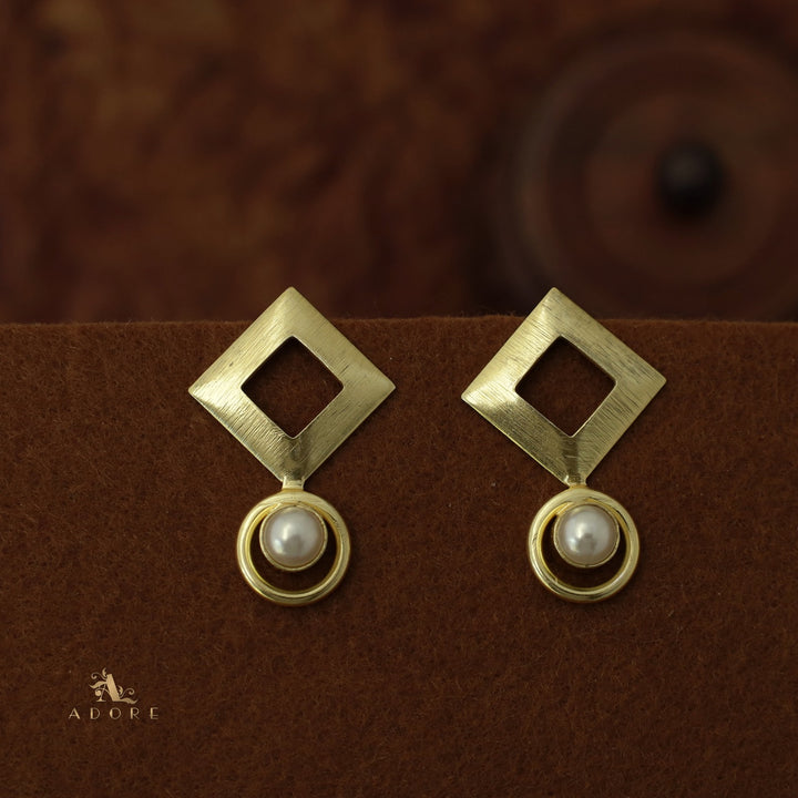 Hilora Golden Diamond Pearly Circle Earring