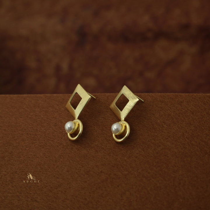 Hilora Golden Diamond Pearly Circle Earring