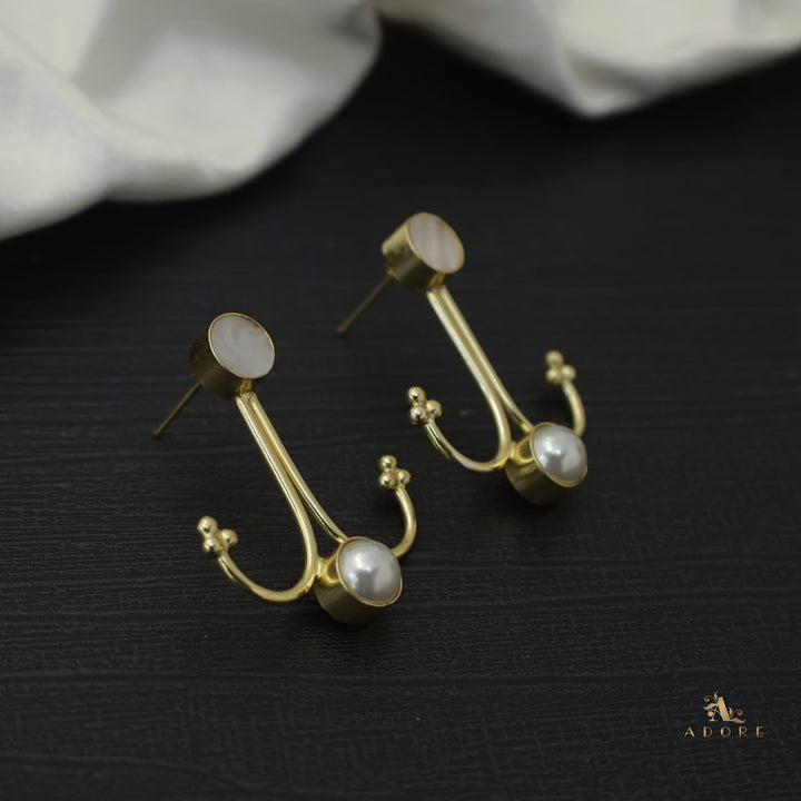 Pearly Sticky J Round MOP Earring