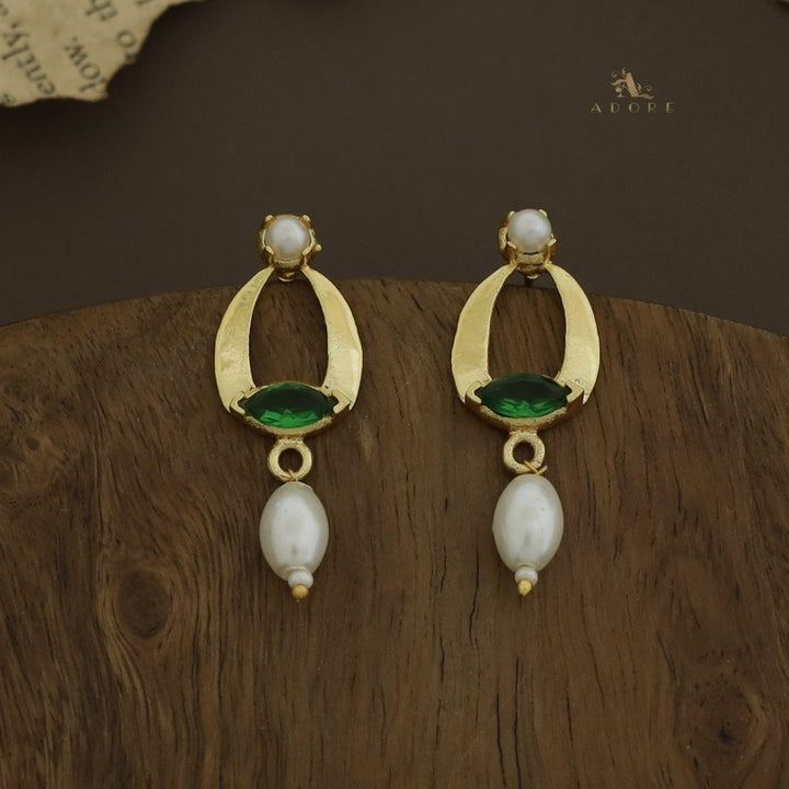 Colvia Ellipse Glossy Pearl Earring
