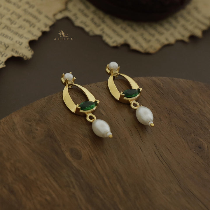 Colvia Ellipse Glossy Pearl Earring