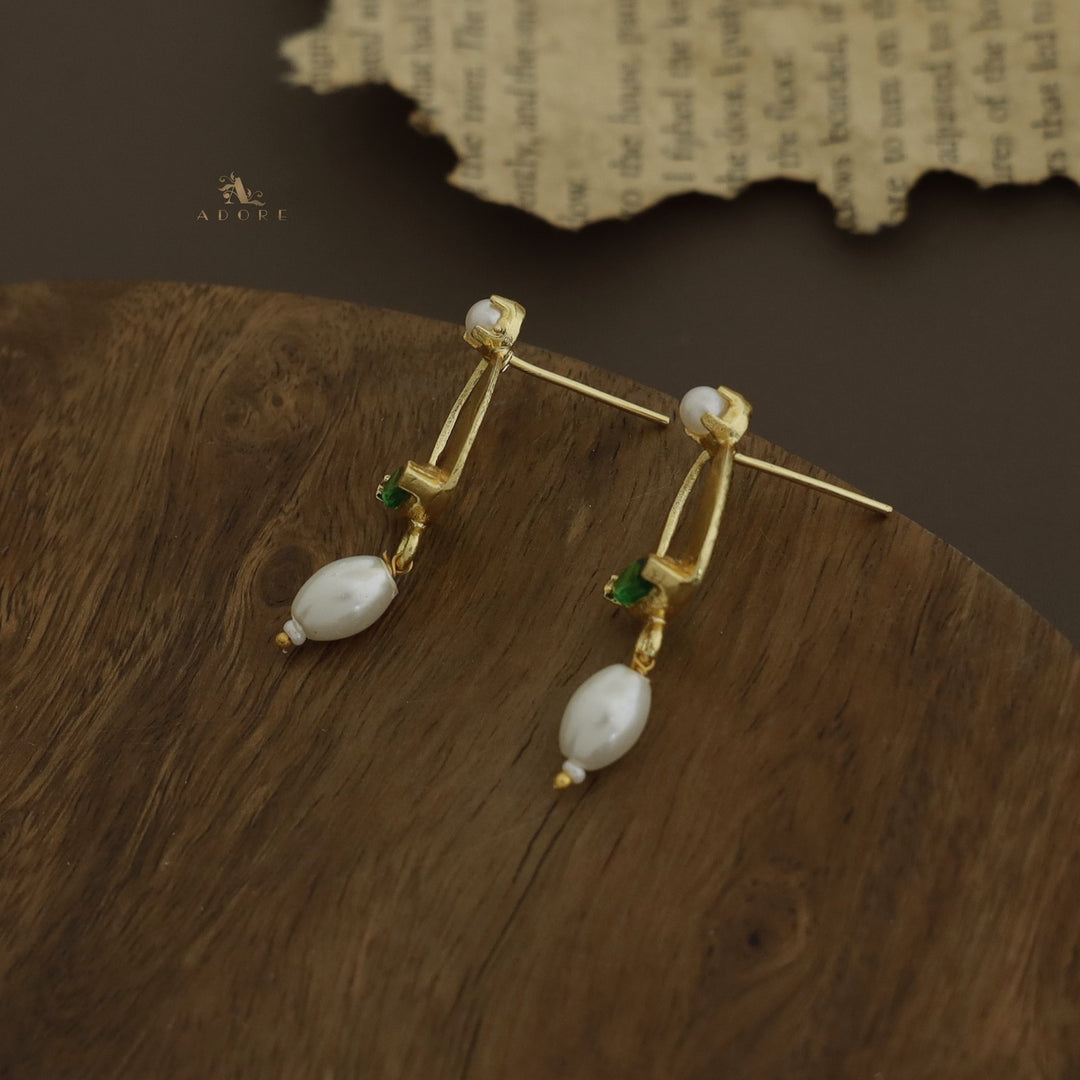 Colvia Ellipse Glossy Pearl Earring