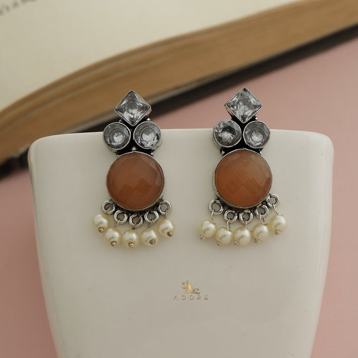 Savara Glossy Pearl Earring