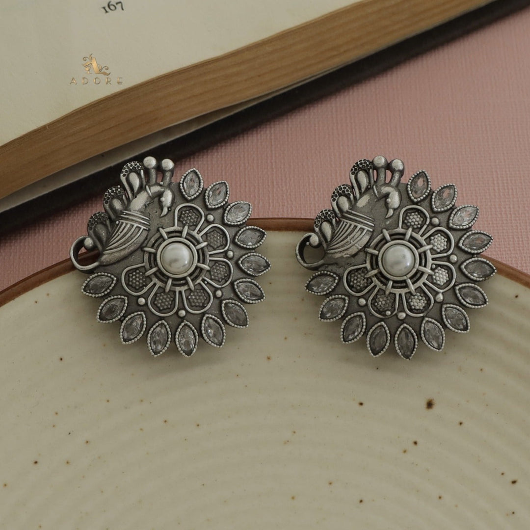 Etva Pearly Flower Bird Earring