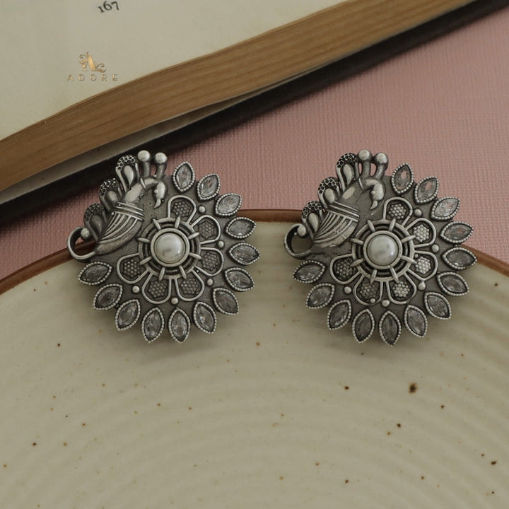 Etva Pearly Flower Bird Earring