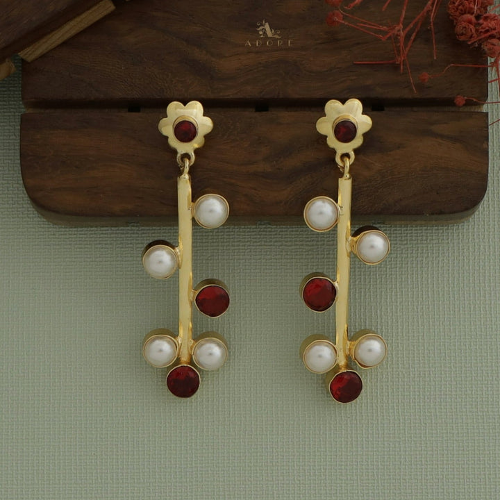 Anora Glossy Flower Stick Pearl Earring