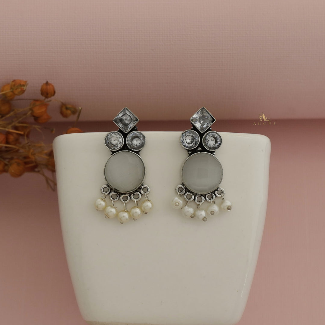 Savara Glossy Pearl Earring