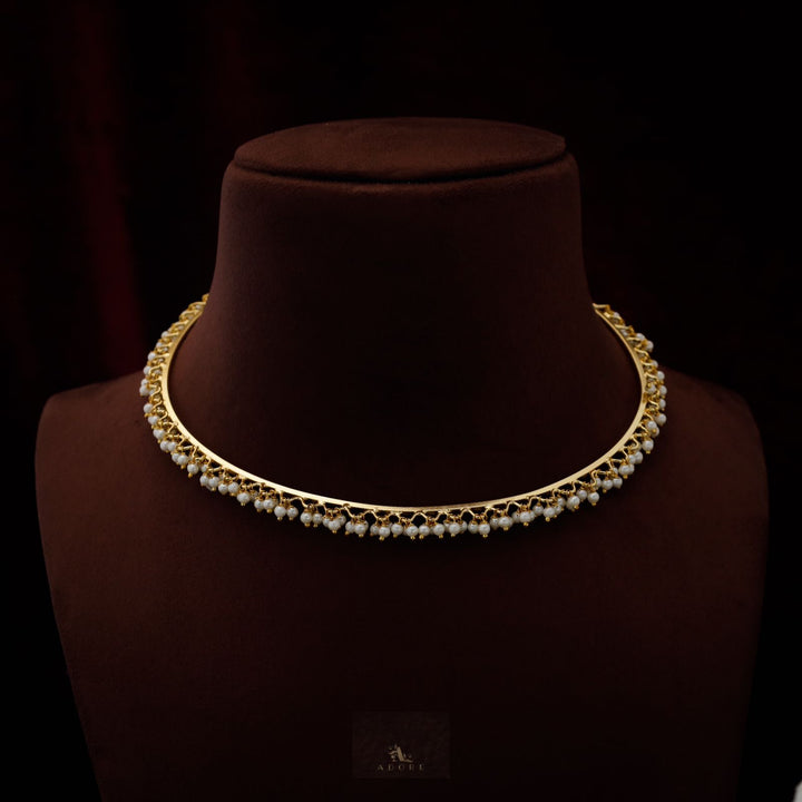 Misika Cluster Pearl Neck Cuff