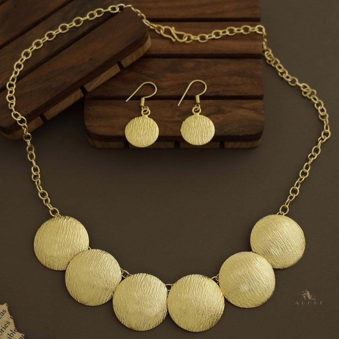 Golden Textured Thoda Neckpiece / Choker With Drop