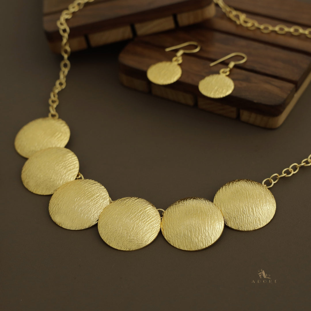 Golden Textured Thoda Neckpiece / Choker With Drop