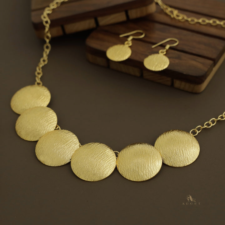 Golden Textured Thoda Neckpiece / Choker With Drop