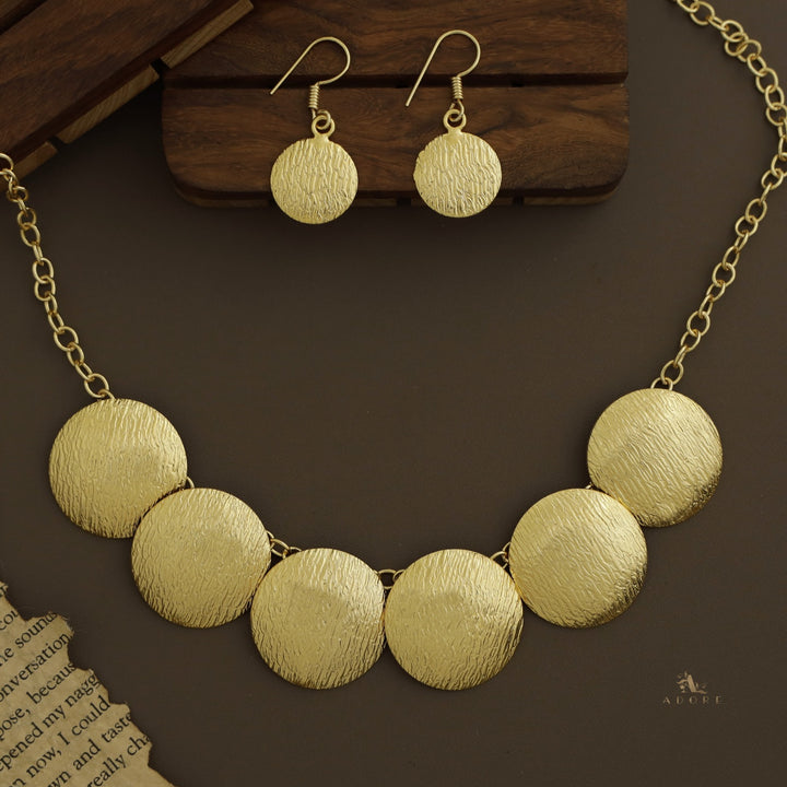 Golden Textured Thoda Neckpiece / Choker With Drop