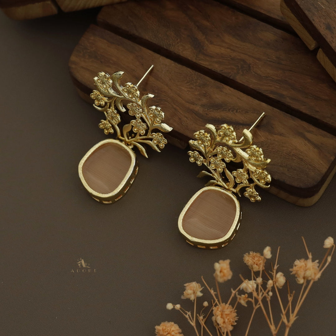 Brizna Golden Cluster Flower Earring