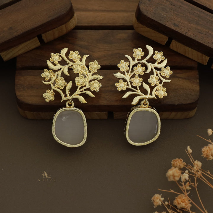Brizna Golden Cluster Flower Earring