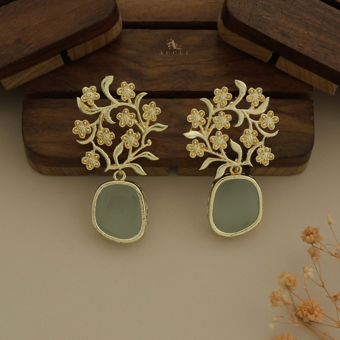 Brizna Golden Cluster Flower Earring