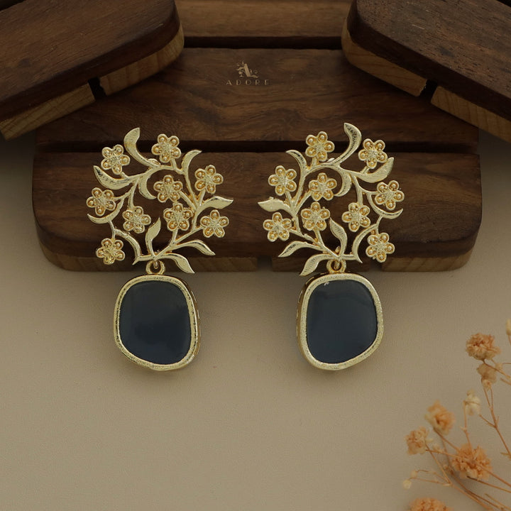 Brizna Golden Cluster Flower Earring