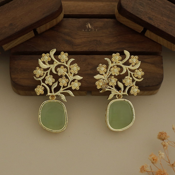 Brizna Golden Cluster Flower Earring
