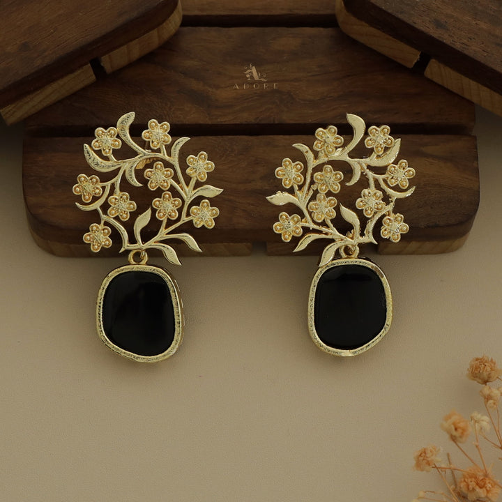 Brizna Golden Cluster Flower Earring