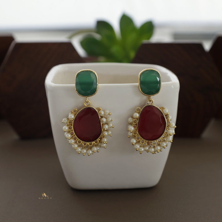 Meara Glossy Cluster Pearl Earring