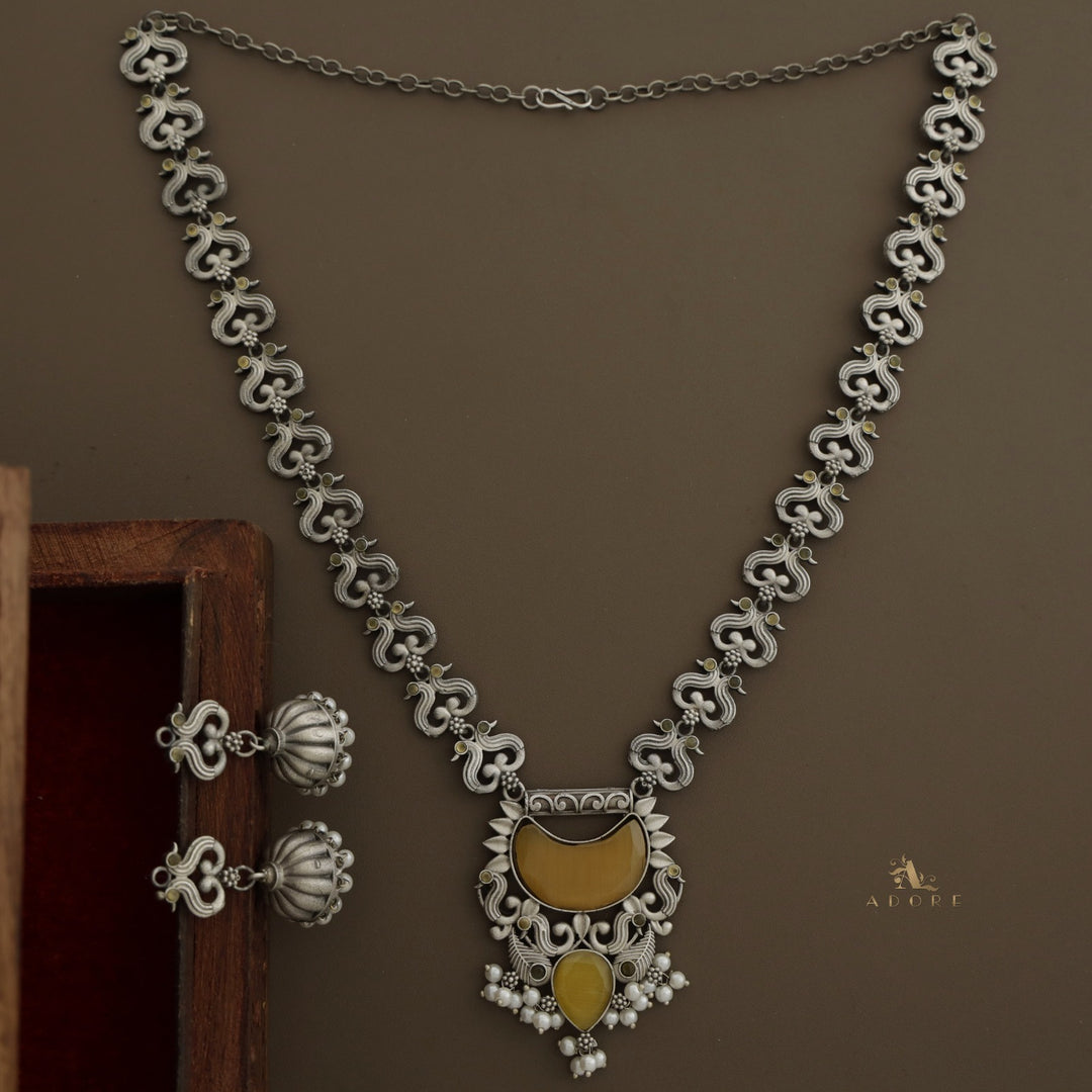 Sayuri Pearl Neckpiece With Jhumka