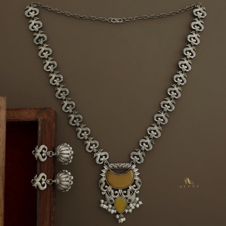 Sayuri Pearl Neckpiece With Jhumka