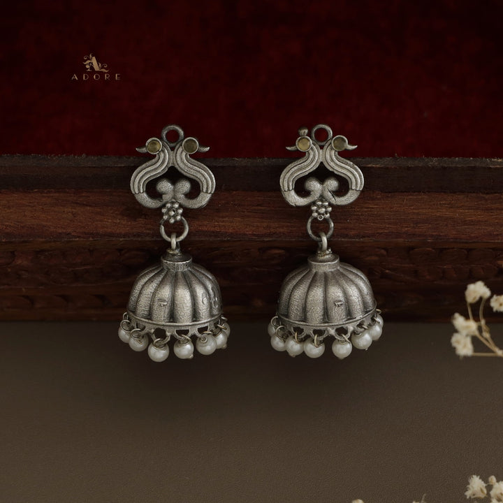 Sayuri Pearl Neckpiece With Jhumka