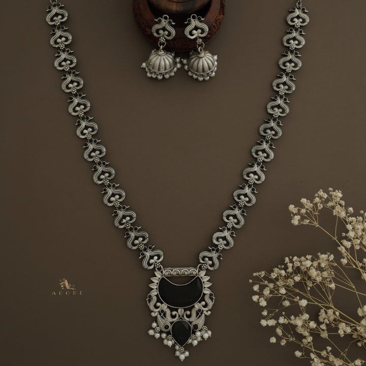Sayuri Pearl Neckpiece With Jhumka