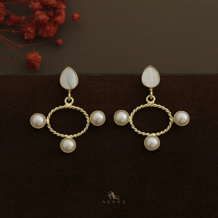 Twisted Oval Tri Pearl MOP Earring