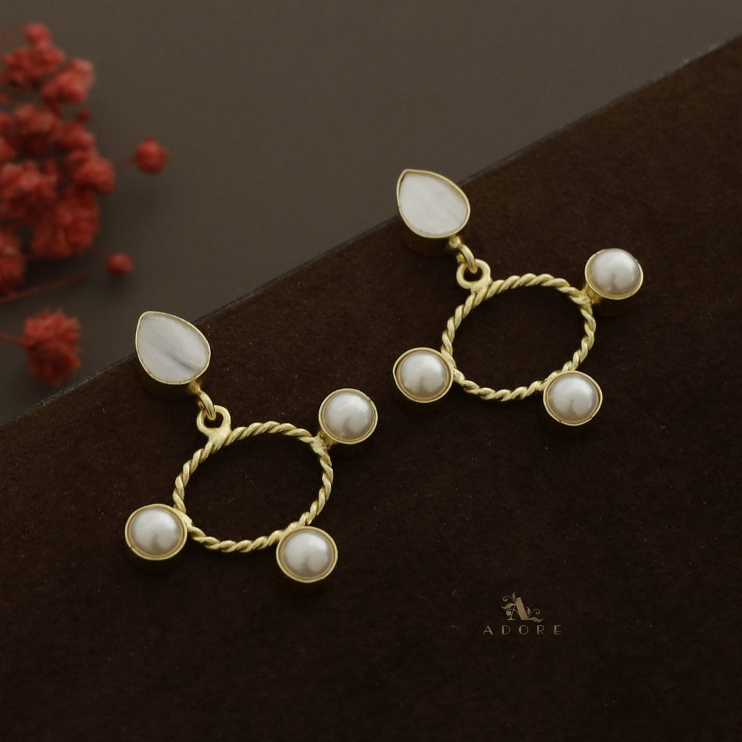 Twisted Oval Tri Pearl MOP Earring
