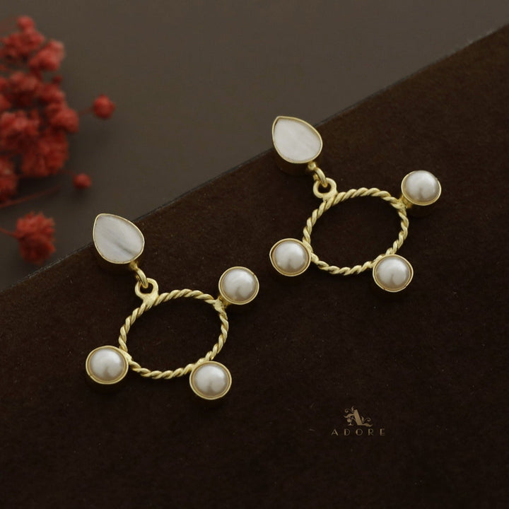 Twisted Oval Tri Pearl MOP Earring