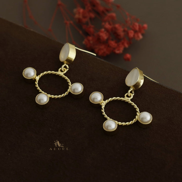 Twisted Oval Tri Pearl MOP Earring
