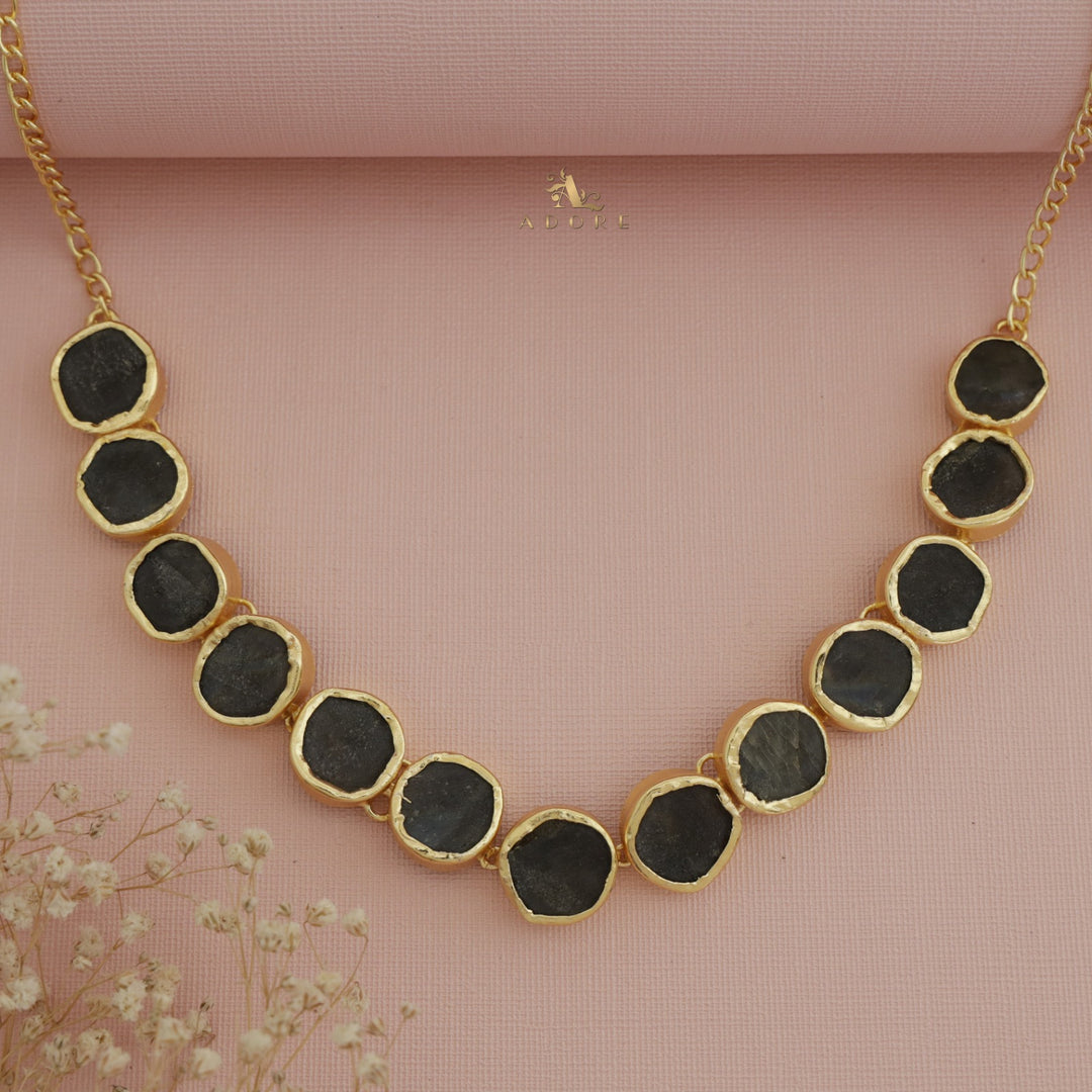 Esmera Round Raw Stone Choker / Short Neckpiece