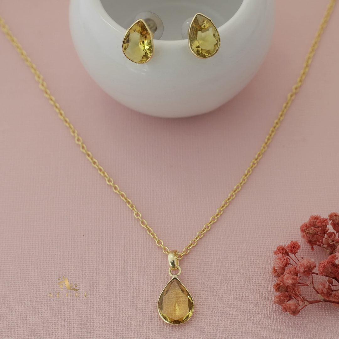 Seira Glossy Drop Neckpiece With Stud
