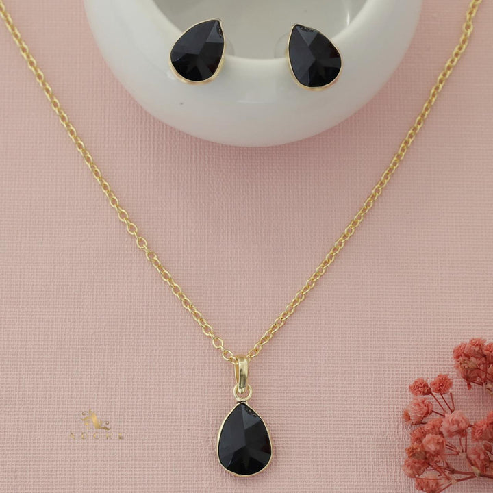 Seira Glossy Drop Neckpiece With Stud