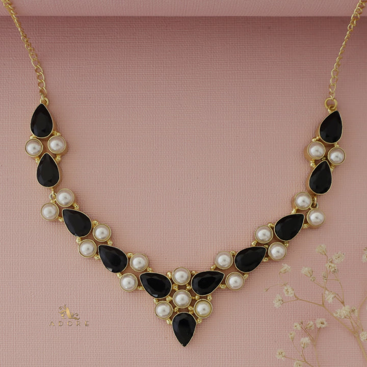 Glossy Neeva Drop Pearl Neckpiece