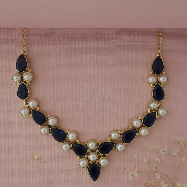 Glossy Neeva Drop Pearl Neckpiece
