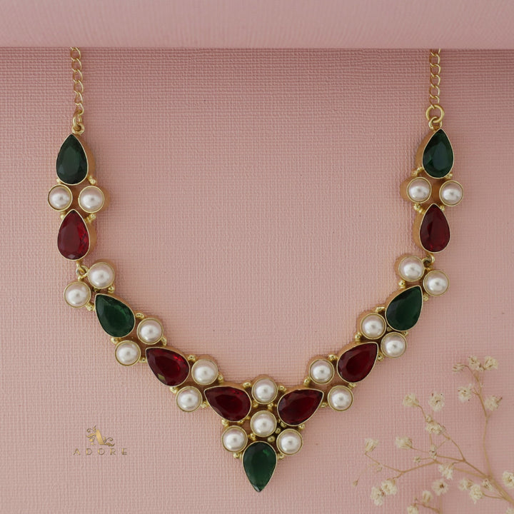 Glossy Neeva Drop Pearl Neckpiece