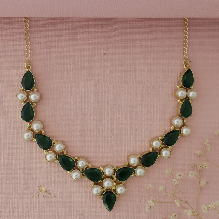 Glossy Neeva Drop Pearl Neckpiece