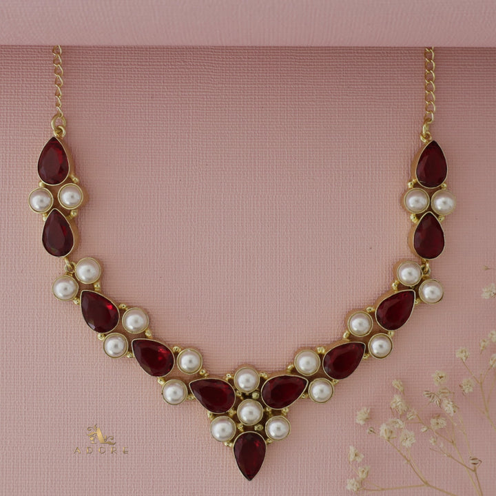 Glossy Neeva Drop Pearl Neckpiece