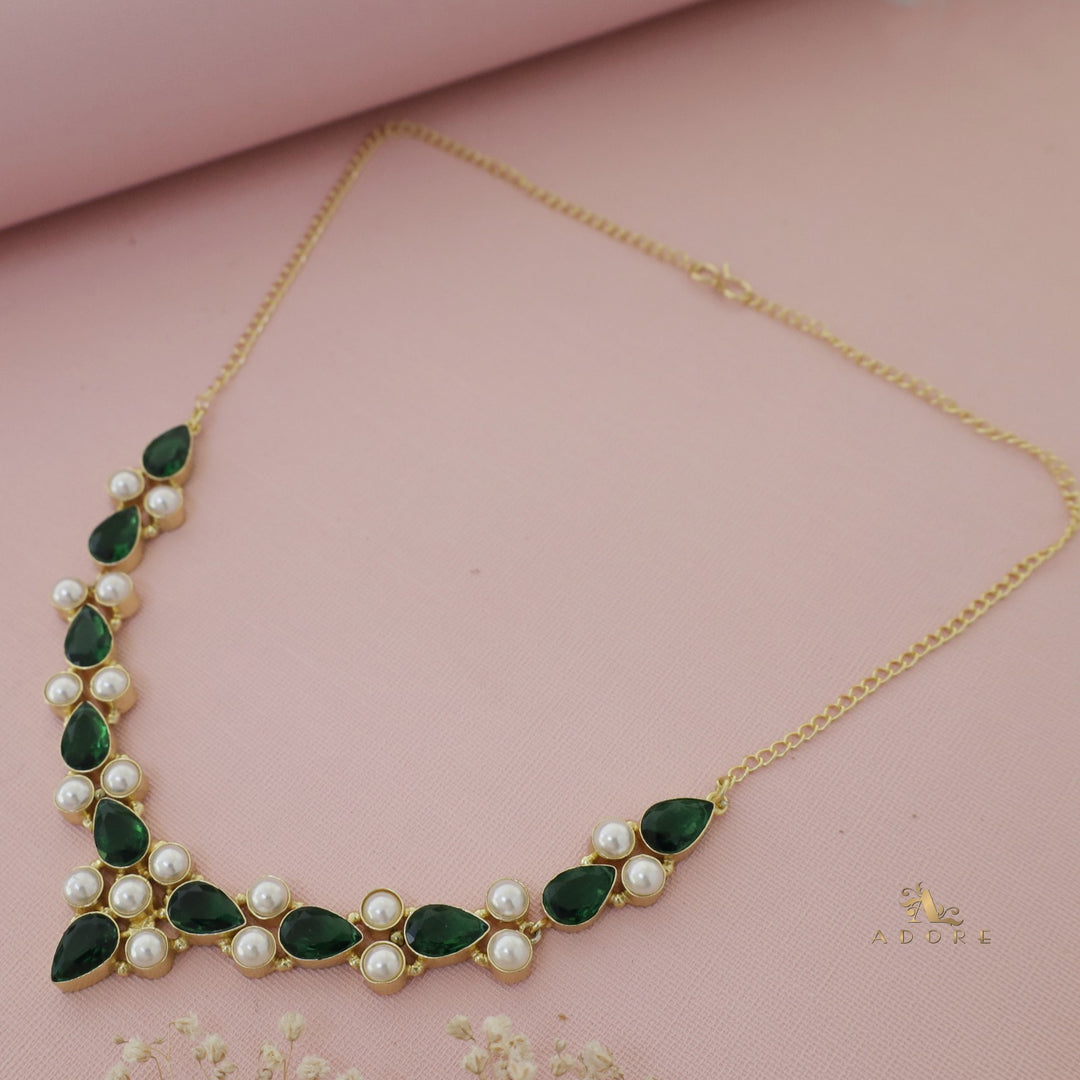 Glossy Neeva Drop Pearl Neckpiece