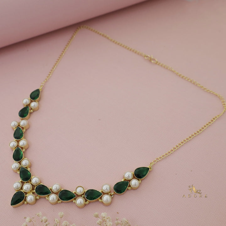 Glossy Neeva Drop Pearl Neckpiece
