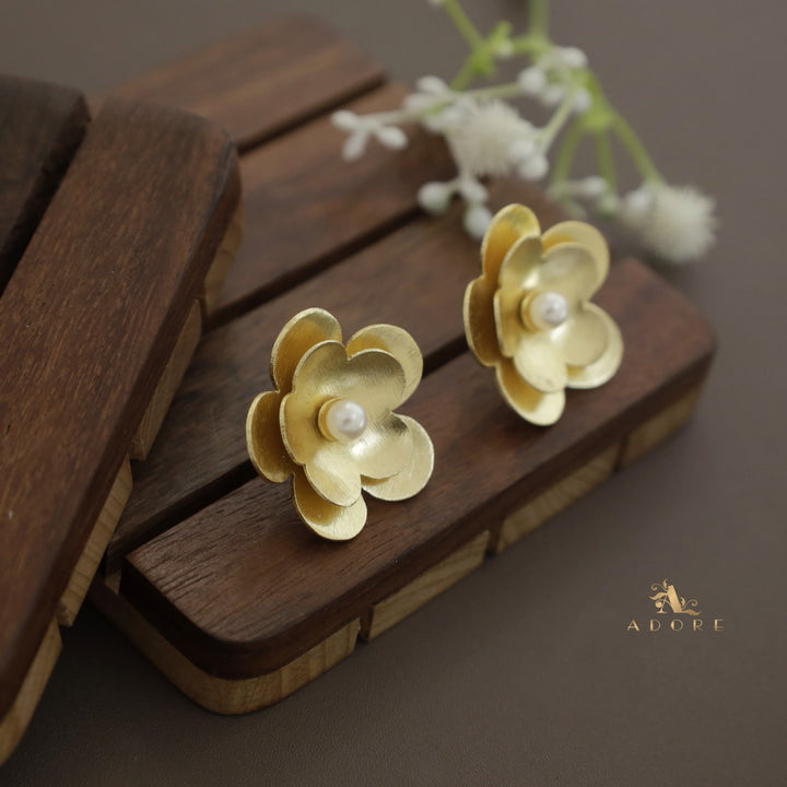 Golden Lamba Dual Flower Pearl Earring