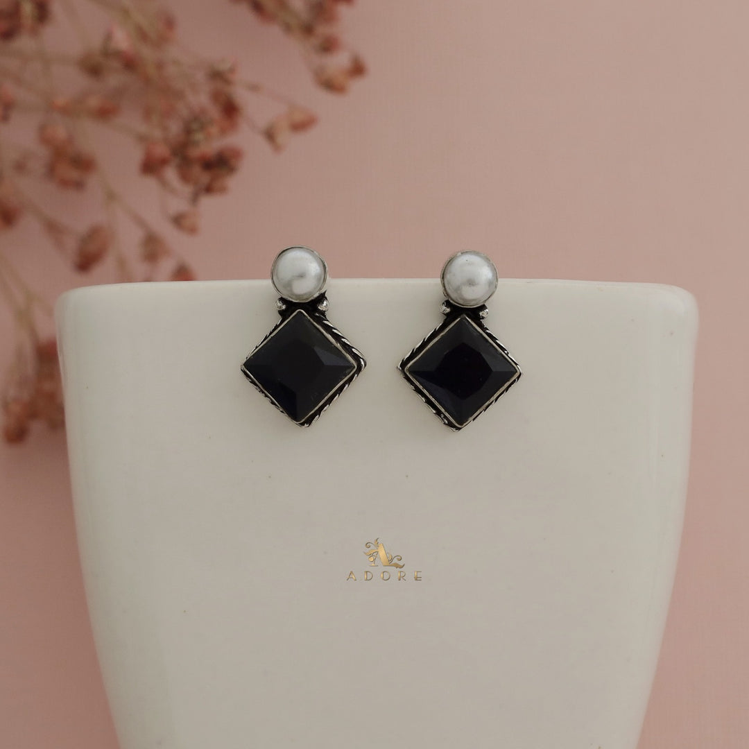 Arusi Pearl Earring