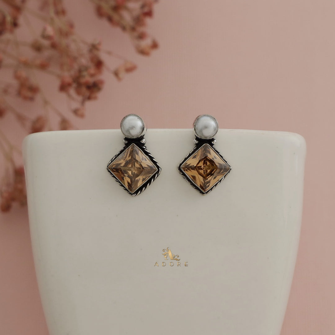 Arusi Pearl Earring
