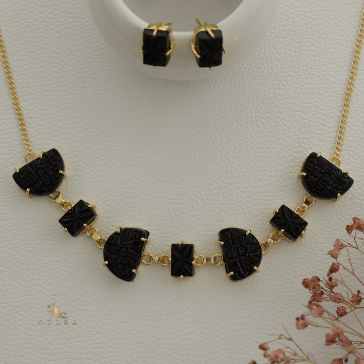 Carved Yousha Choker With Stud